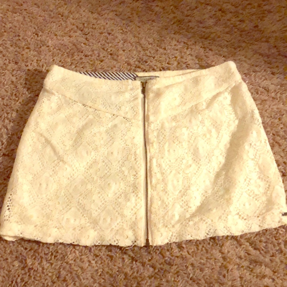Size 0 cream lace mini skirt